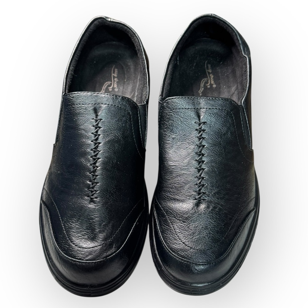 Easy Spirit Women's Black Leather Loafers Size 10